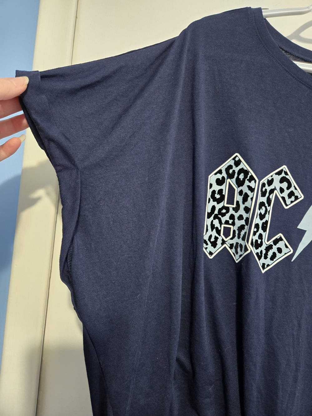 AC/DC Graphic Tee Women’s Plus Size 3X Blue Leopard Print Logo Band T-Shirt - Picture 4 of 6